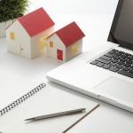 Ordinateur et calpin de note pour le calcul de l'assurance hypothécaire